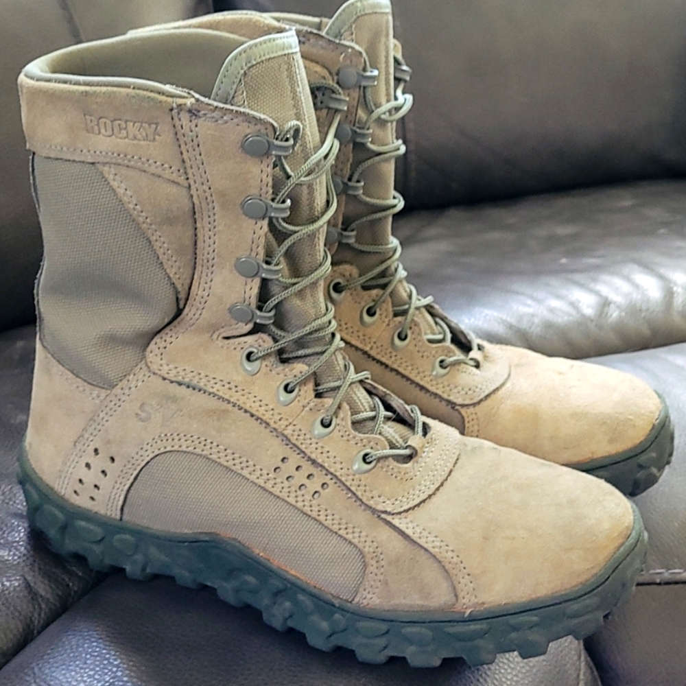 Combat boots